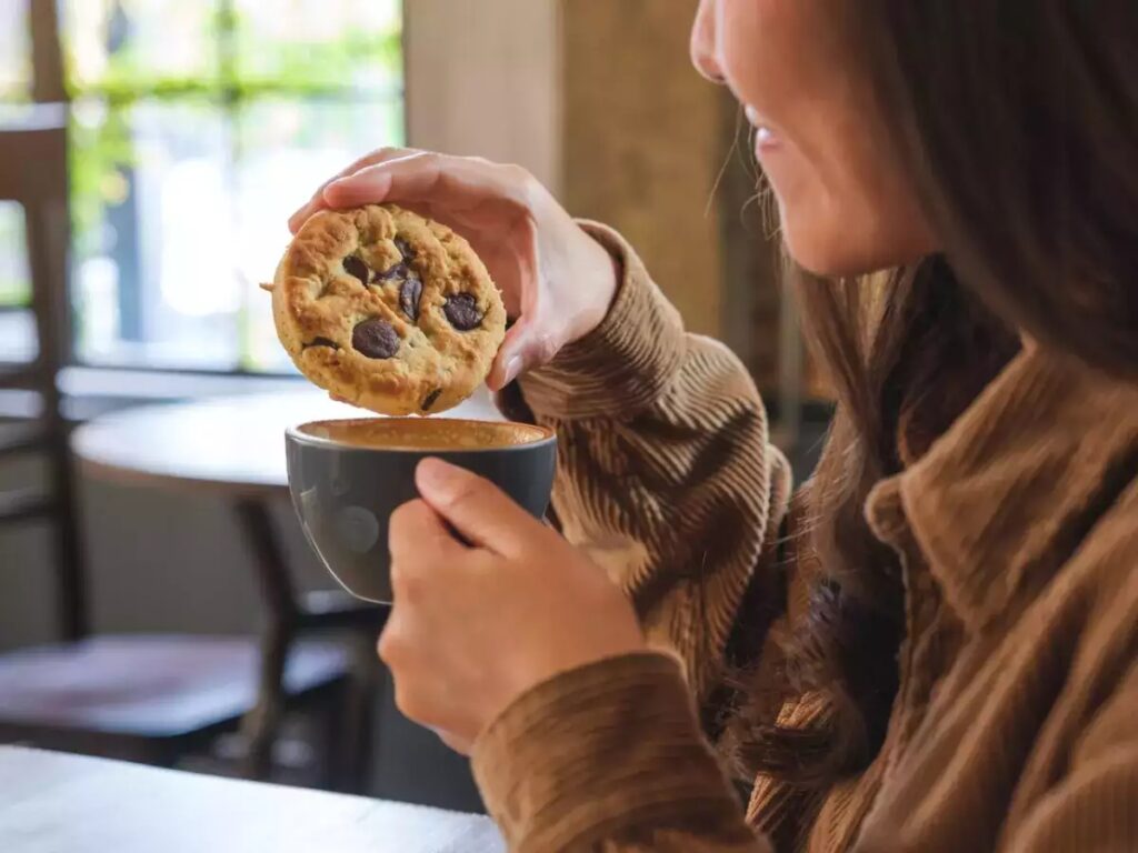 perfect-pairing-chocolate-chip-cookies-milk-healthier-indulgence